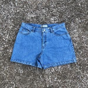 Women’s light wash high waisted denim mom shorts